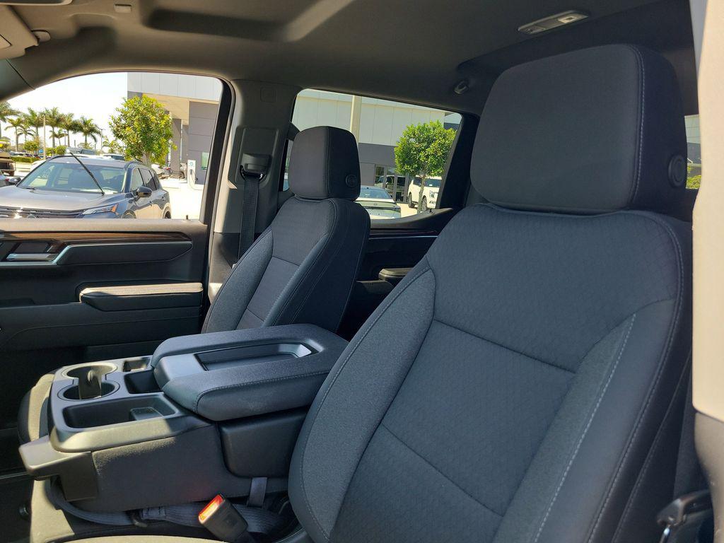 used 2025 Chevrolet Silverado 1500 car, priced at $35,917