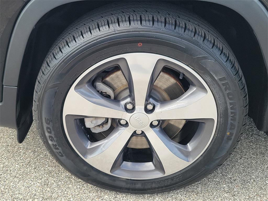 used 2019 Jeep Cherokee car, priced at $13,988