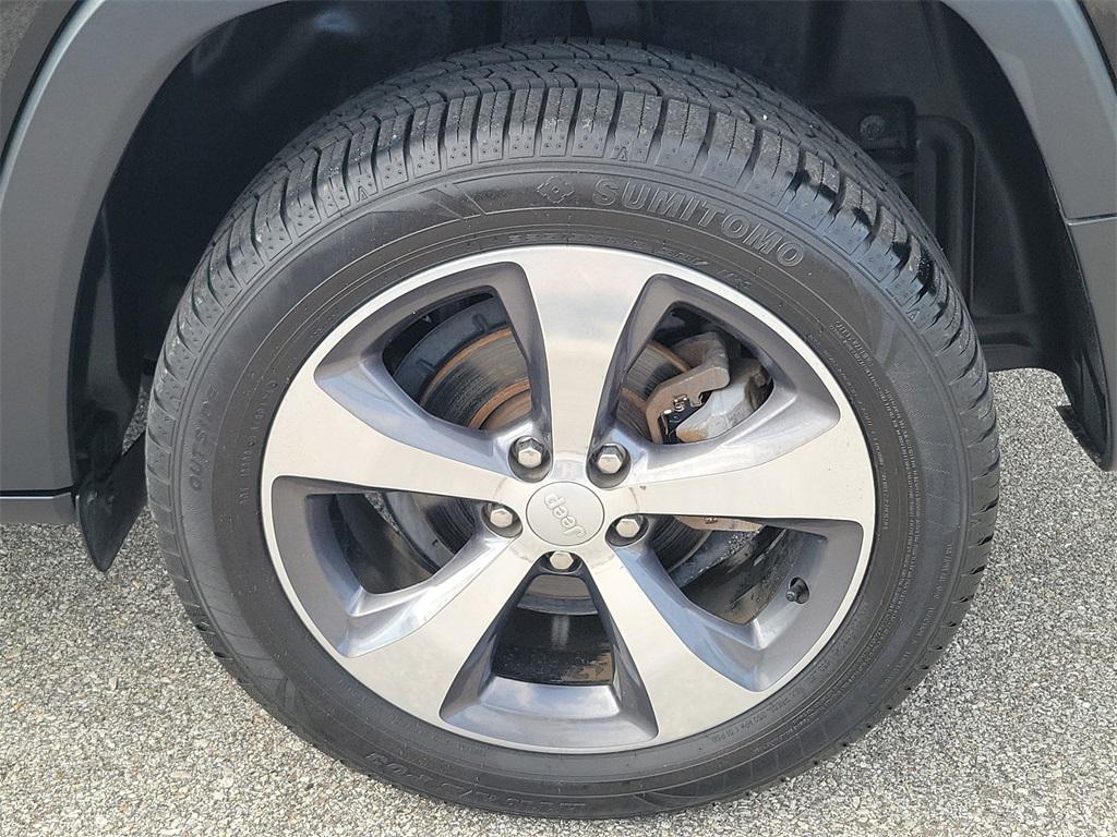 used 2019 Jeep Cherokee car, priced at $13,988