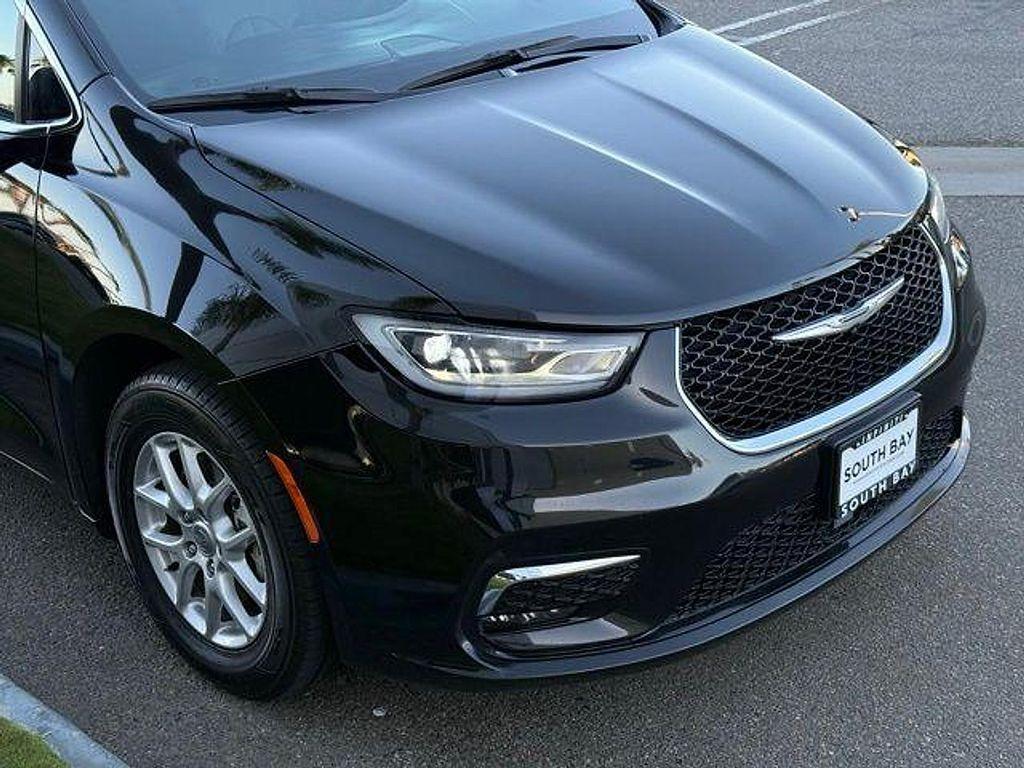 used 2025 Chrysler Pacifica car, priced at $26,990