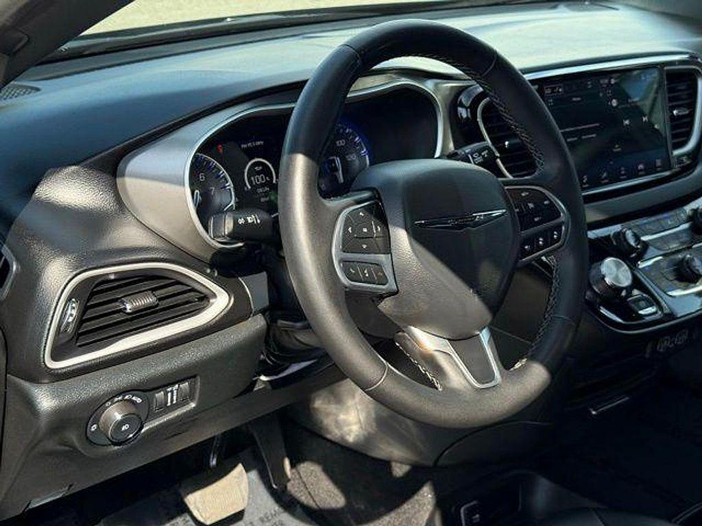 used 2025 Chrysler Pacifica car, priced at $26,990