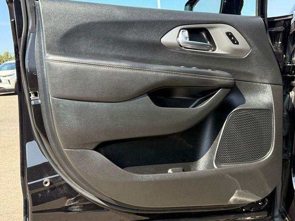 used 2025 Chrysler Pacifica car, priced at $26,990