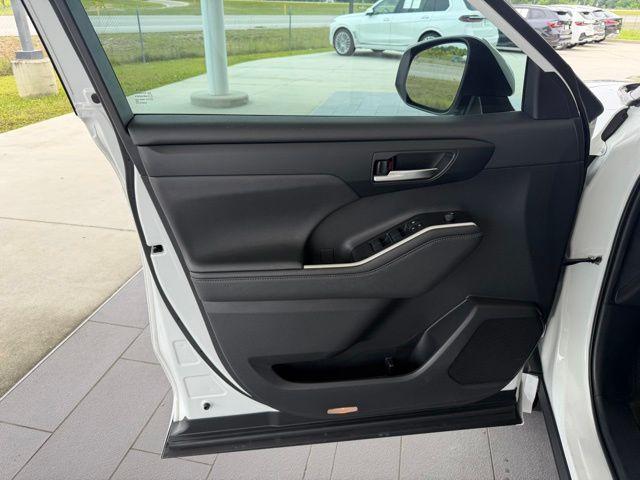 used 2023 Toyota Highlander car, priced at $37,725