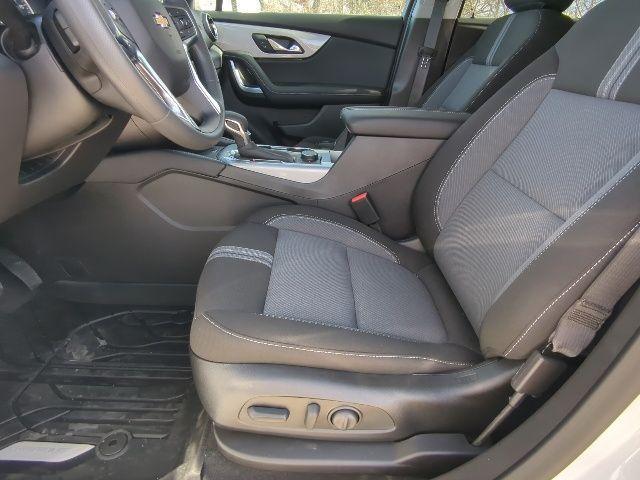 new 2025 Chevrolet Blazer car, priced at $32,877