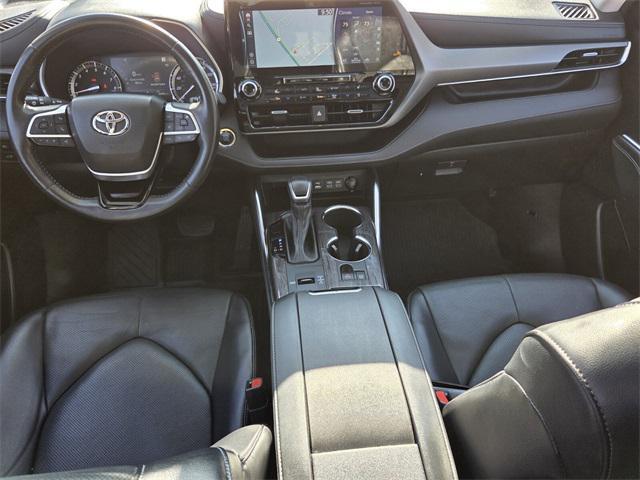 used 2022 Toyota Highlander car, priced at $33,997