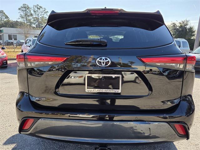 used 2022 Toyota Highlander car, priced at $33,997