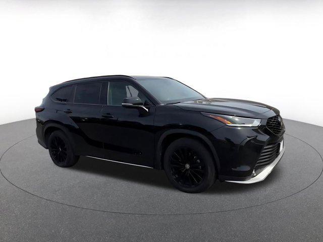 used 2024 Toyota Highlander car, priced at $35,759