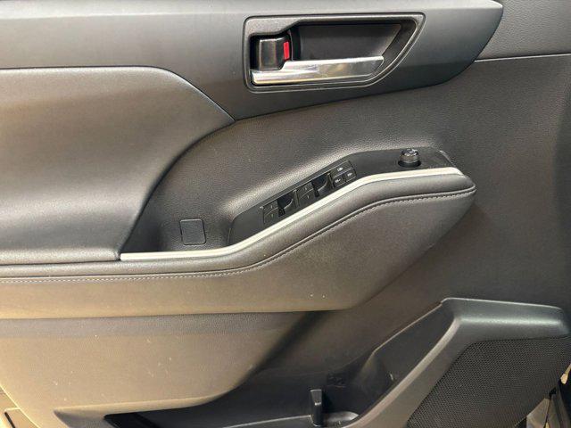 used 2024 Toyota Highlander car, priced at $35,759