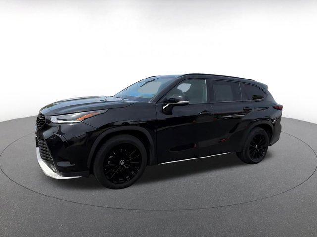 used 2024 Toyota Highlander car, priced at $35,759