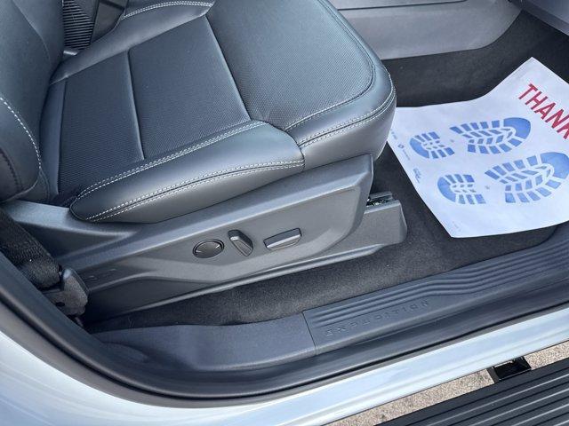 new 2025 Ford Expedition car, priced at $84,998