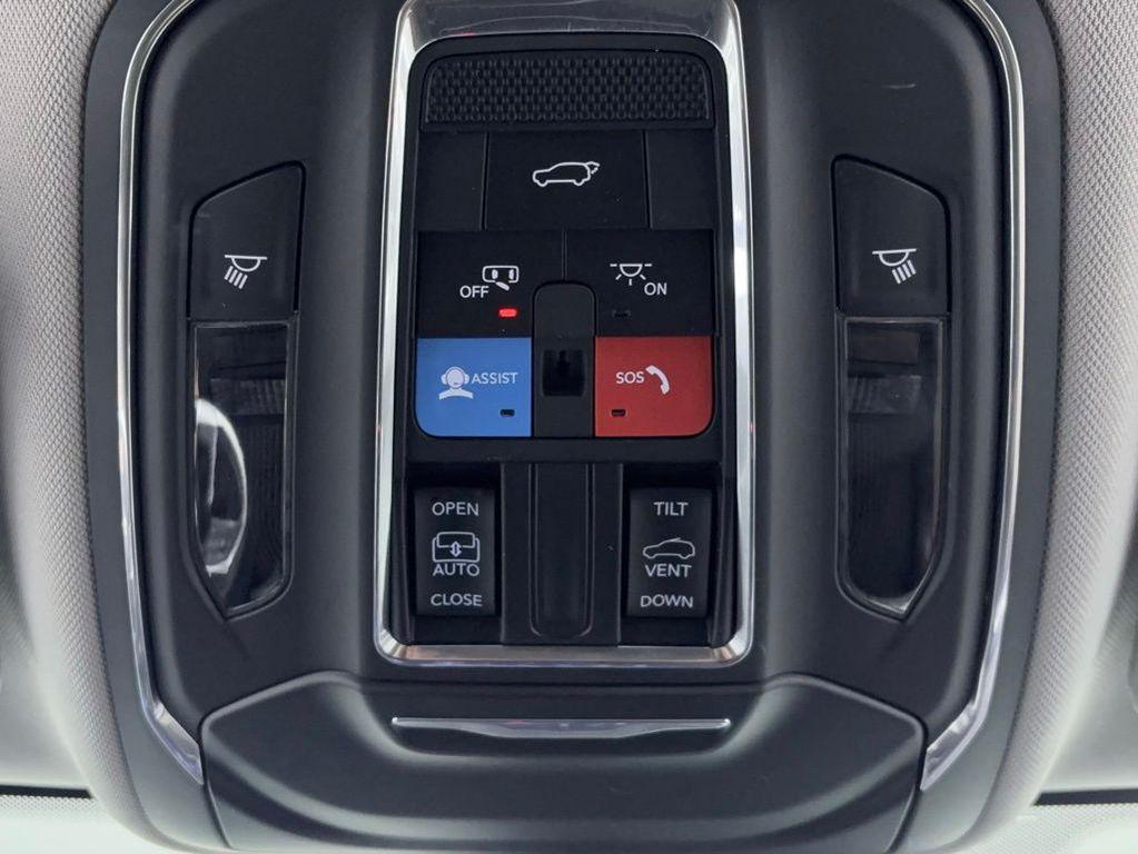 used 2023 Jeep Grand Cherokee car, priced at $28,097