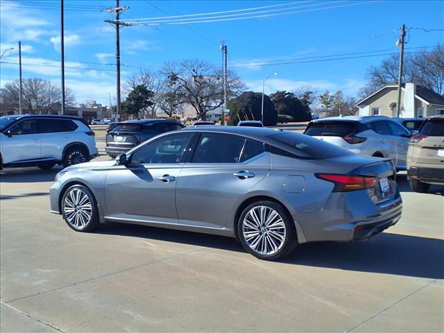 used 2023 Nissan Altima car, priced at $22,900