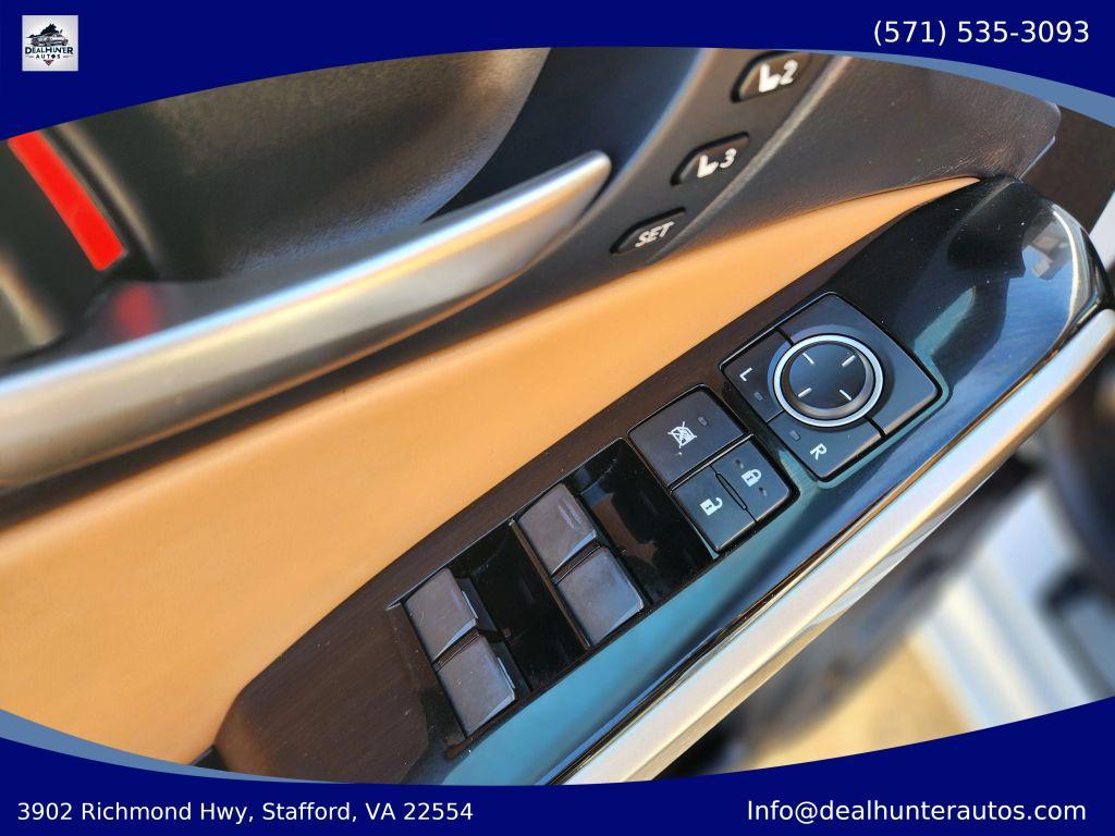 Lexus IS view 20