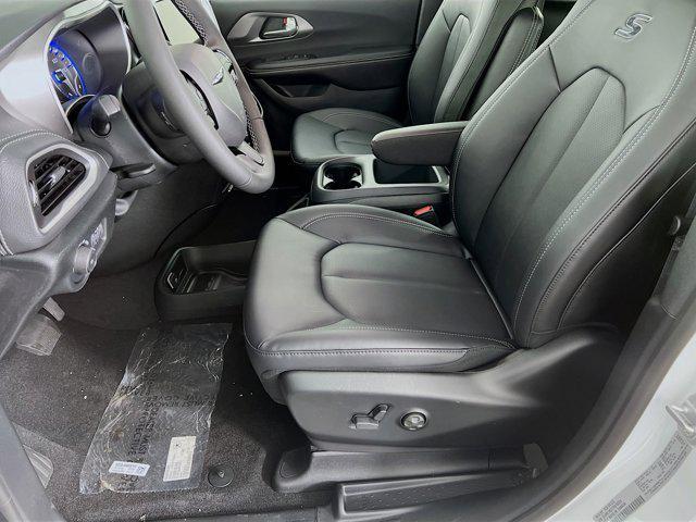 new 2026 Chrysler Pacifica car, priced at $45,218
