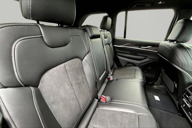 new 2026 Jeep Grand Cherokee car, priced at $43,091