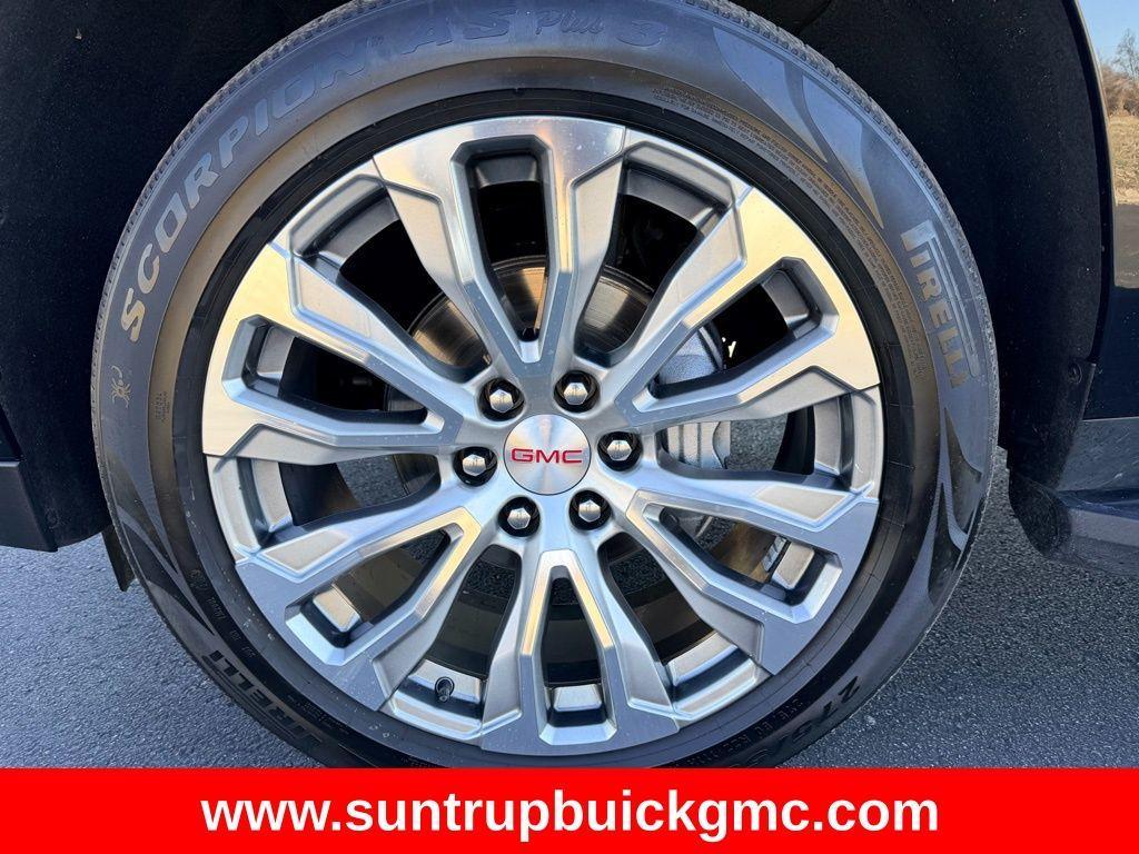 used 2022 GMC Yukon car, priced at $45,647