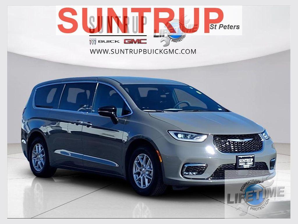 used 2025 Chrysler Pacifica car, priced at $27,990