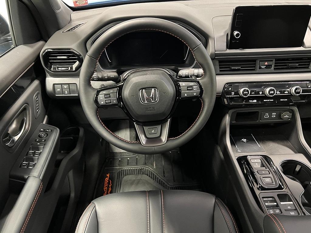 new 2025 Honda Pilot car, priced at $51,350