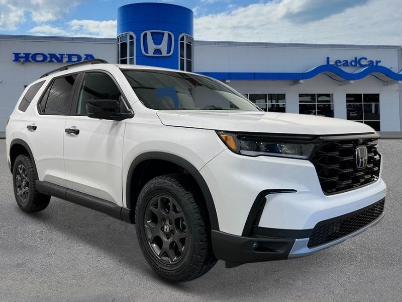 new 2025 Honda Pilot car, priced at $51,350