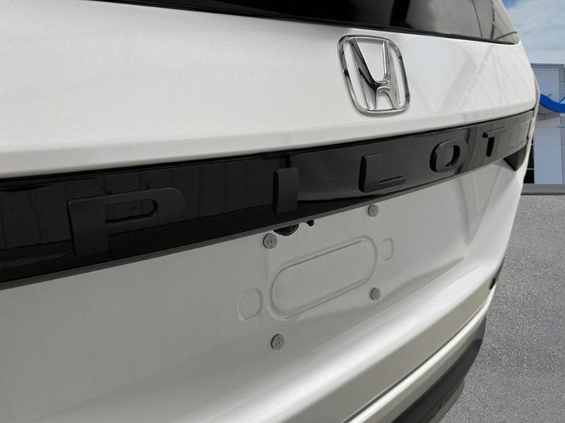 new 2025 Honda Pilot car, priced at $51,350