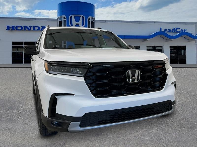 new 2025 Honda Pilot car, priced at $51,350