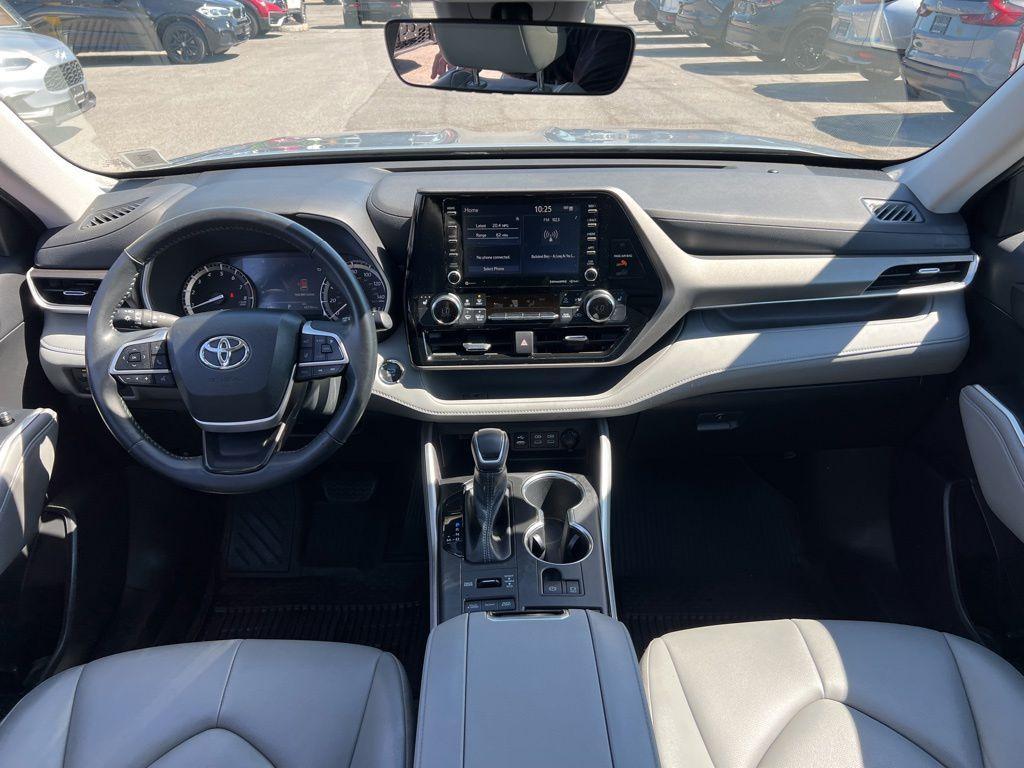 used 2022 Toyota Highlander car, priced at $32,406