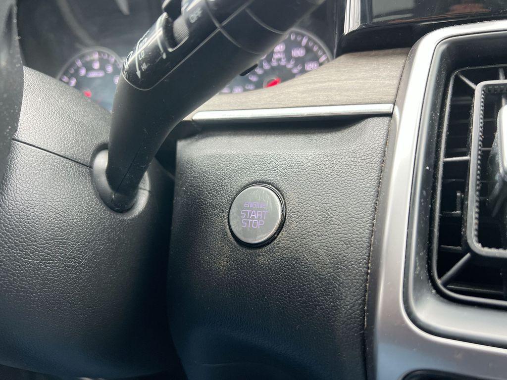 used 2023 Kia Sorento car, priced at $27,333