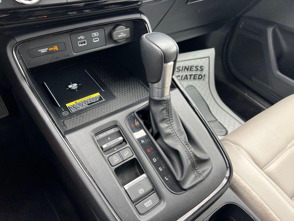 used 2025 Honda CR-V car, priced at $35,686