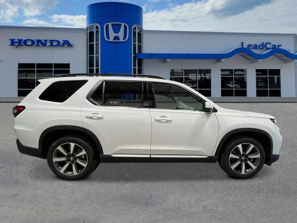 new 2025 Honda Pilot car, priced at $51,550