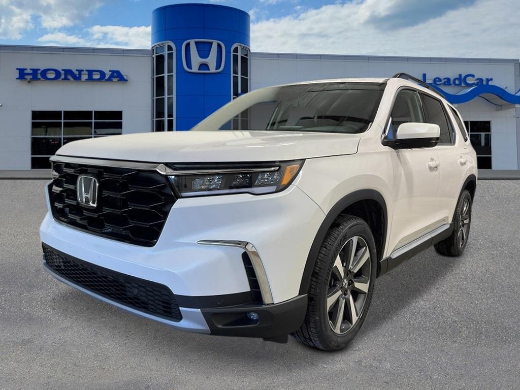 new 2025 Honda Pilot car, priced at $51,550