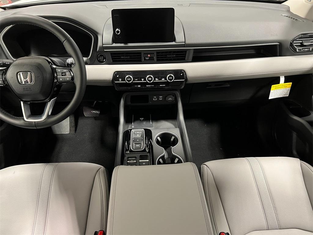 new 2025 Honda Pilot car, priced at $51,550