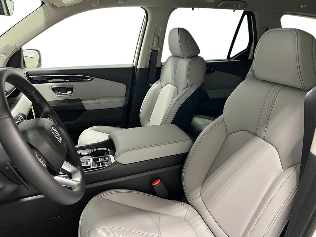 new 2025 Honda Pilot car, priced at $51,550
