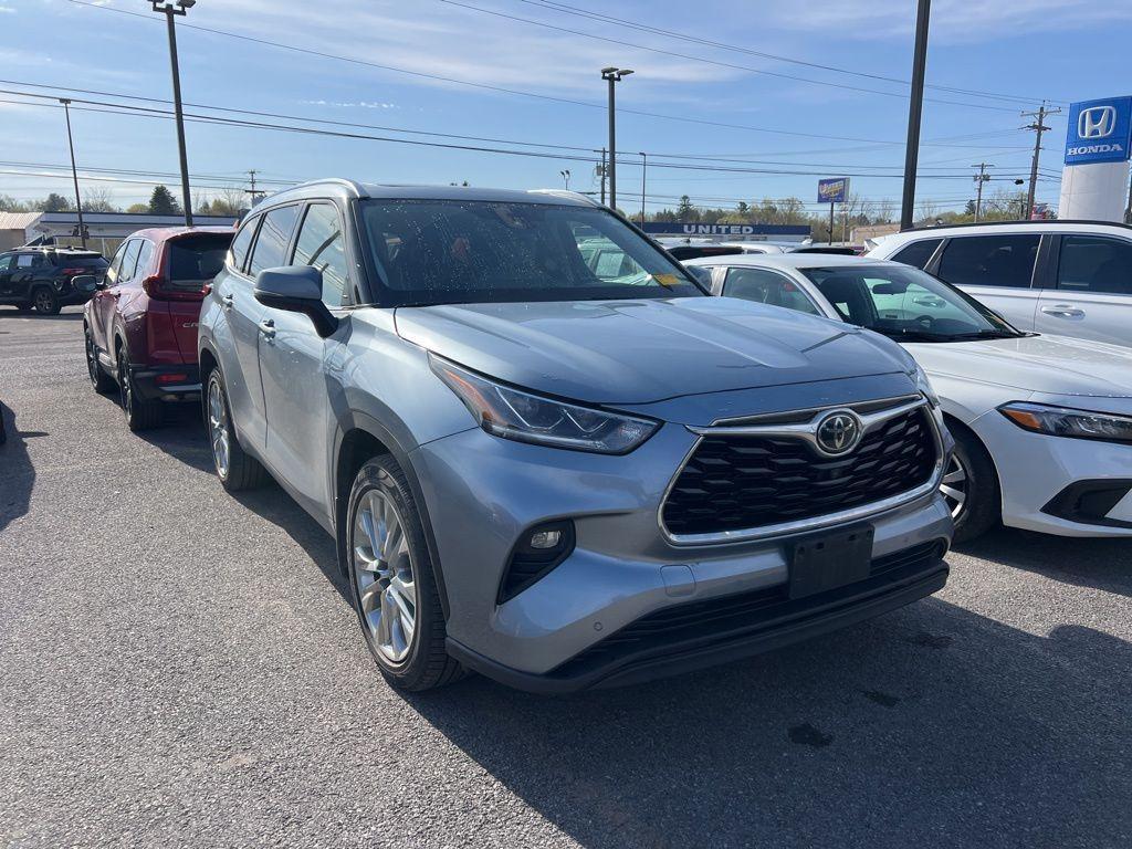 used 2021 Toyota Highlander car, priced at $31,192