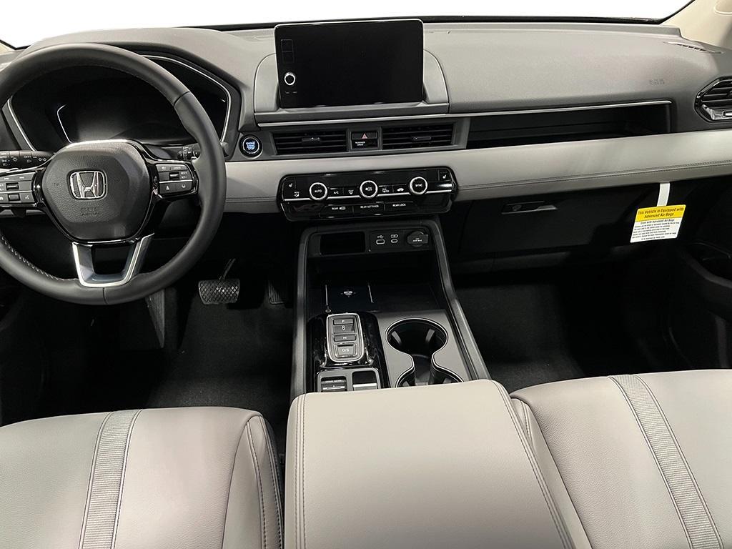 new 2025 Honda Pilot car, priced at $47,095