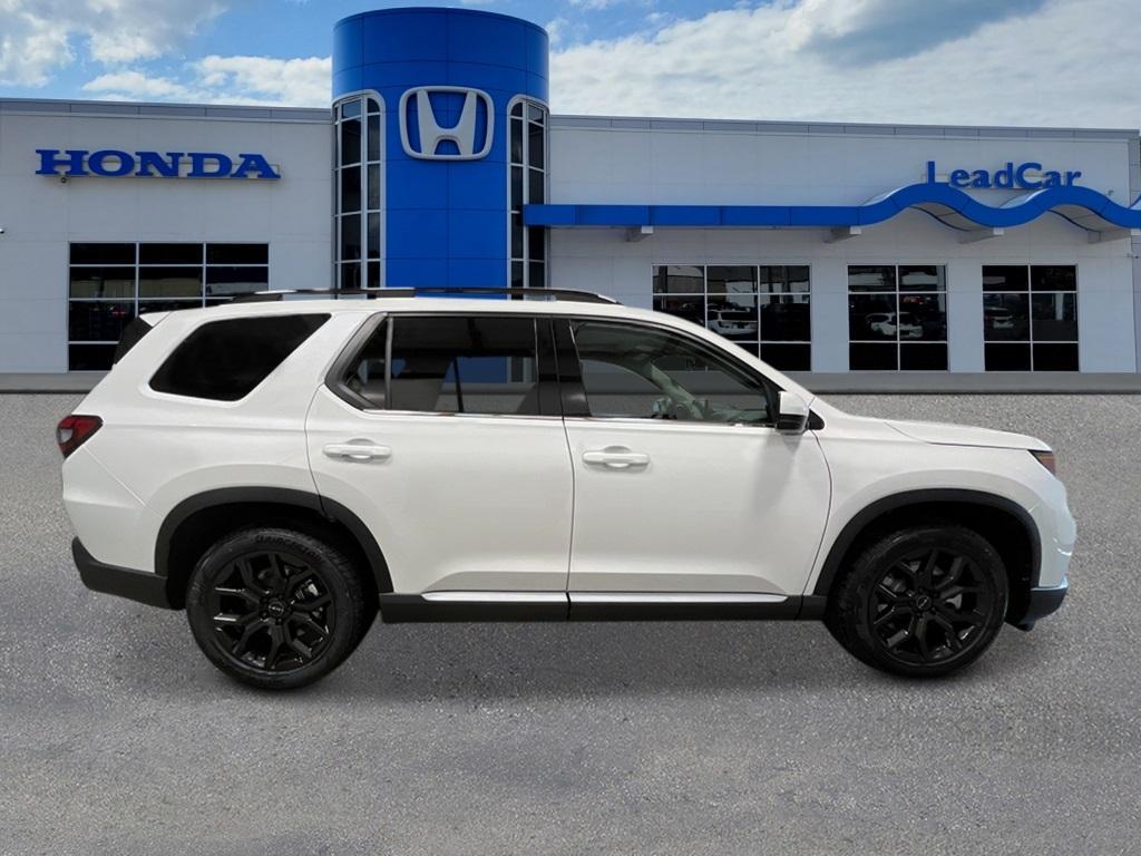 new 2025 Honda Pilot car, priced at $53,450