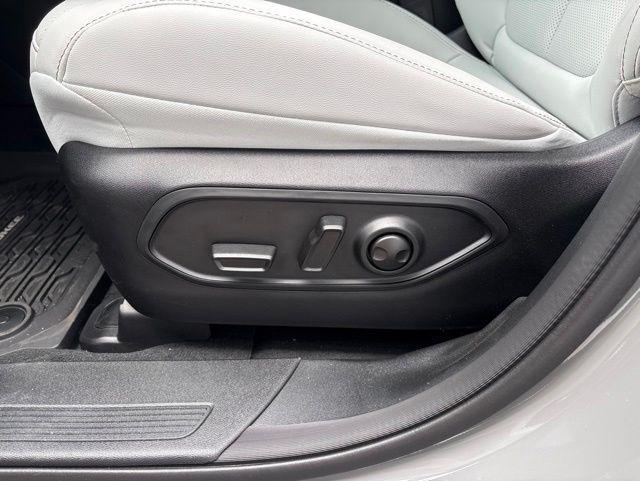 new 2026 Jeep Cherokee car, priced at $41,892