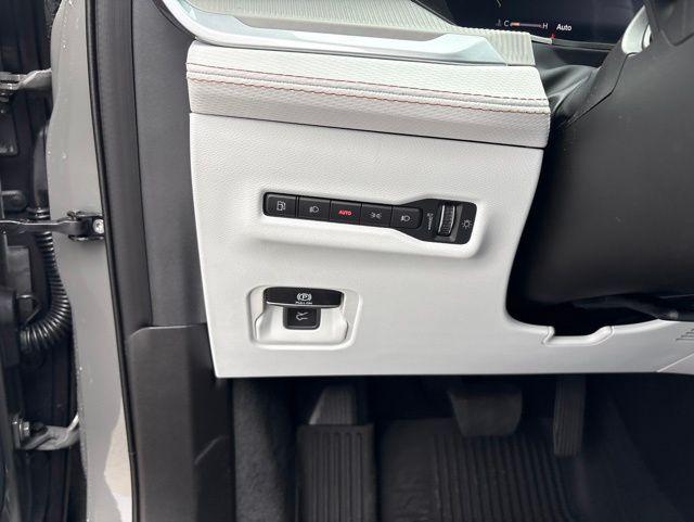 new 2026 Jeep Cherokee car, priced at $41,892