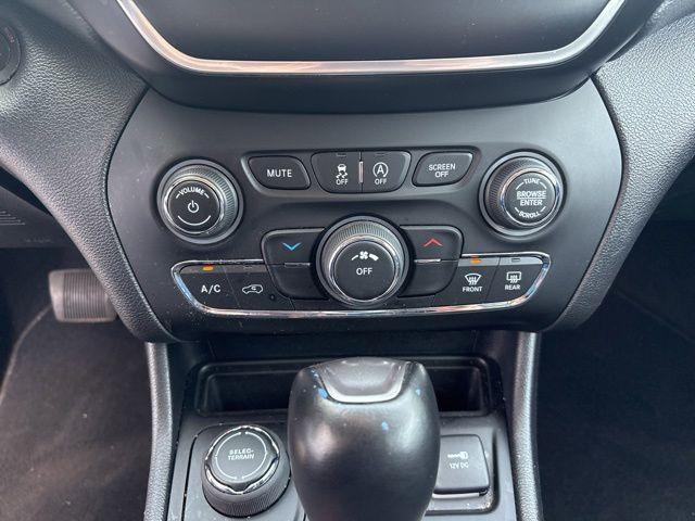 used 2021 Jeep Cherokee car, priced at $23,393