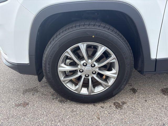 used 2021 Jeep Cherokee car, priced at $23,393