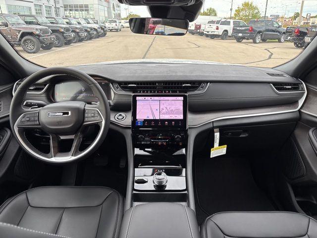 new 2025 Jeep Grand Cherokee car, priced at $42,877