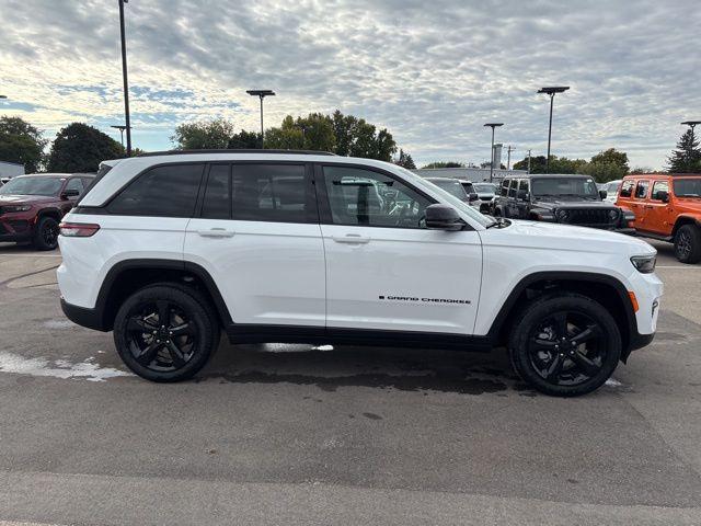 new 2025 Jeep Grand Cherokee car, priced at $42,877