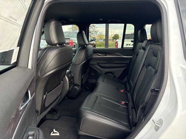 new 2025 Jeep Grand Cherokee car, priced at $42,877