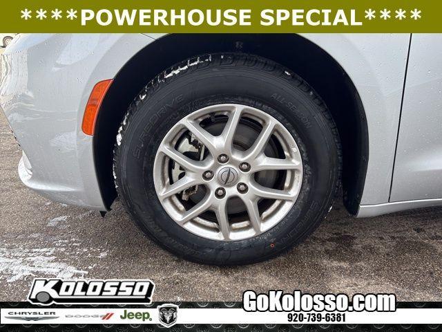 used 2024 Chrysler Pacifica car, priced at $30,396