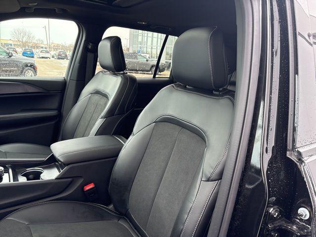 new 2025 Jeep Grand Cherokee car, priced at $48,119