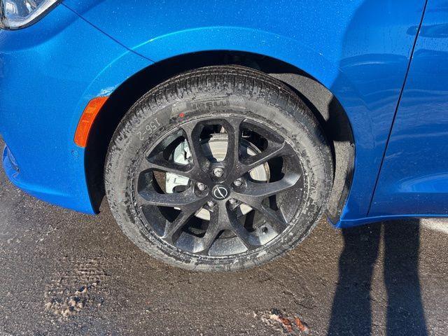 new 2026 Chrysler Pacifica car, priced at $46,296