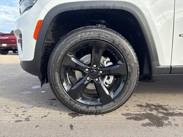 new 2025 Jeep Grand Cherokee car, priced at $45,297