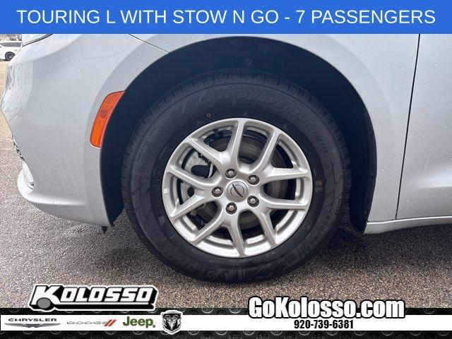 used 2024 Chrysler Pacifica car, priced at $26,791