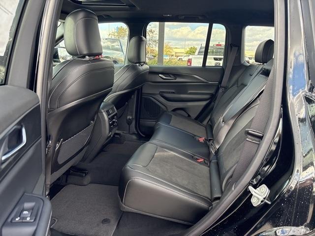 new 2025 Jeep Grand Cherokee car, priced at $42,353