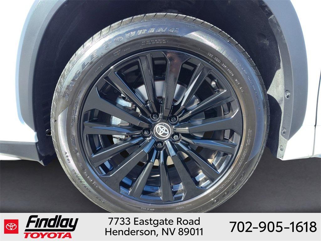 used 2025 Toyota Highlander car, priced at $48,588