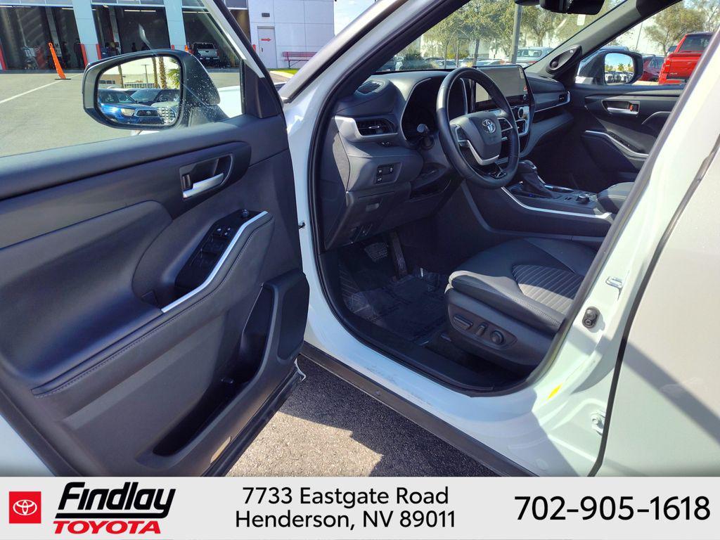 used 2025 Toyota Highlander car, priced at $48,588